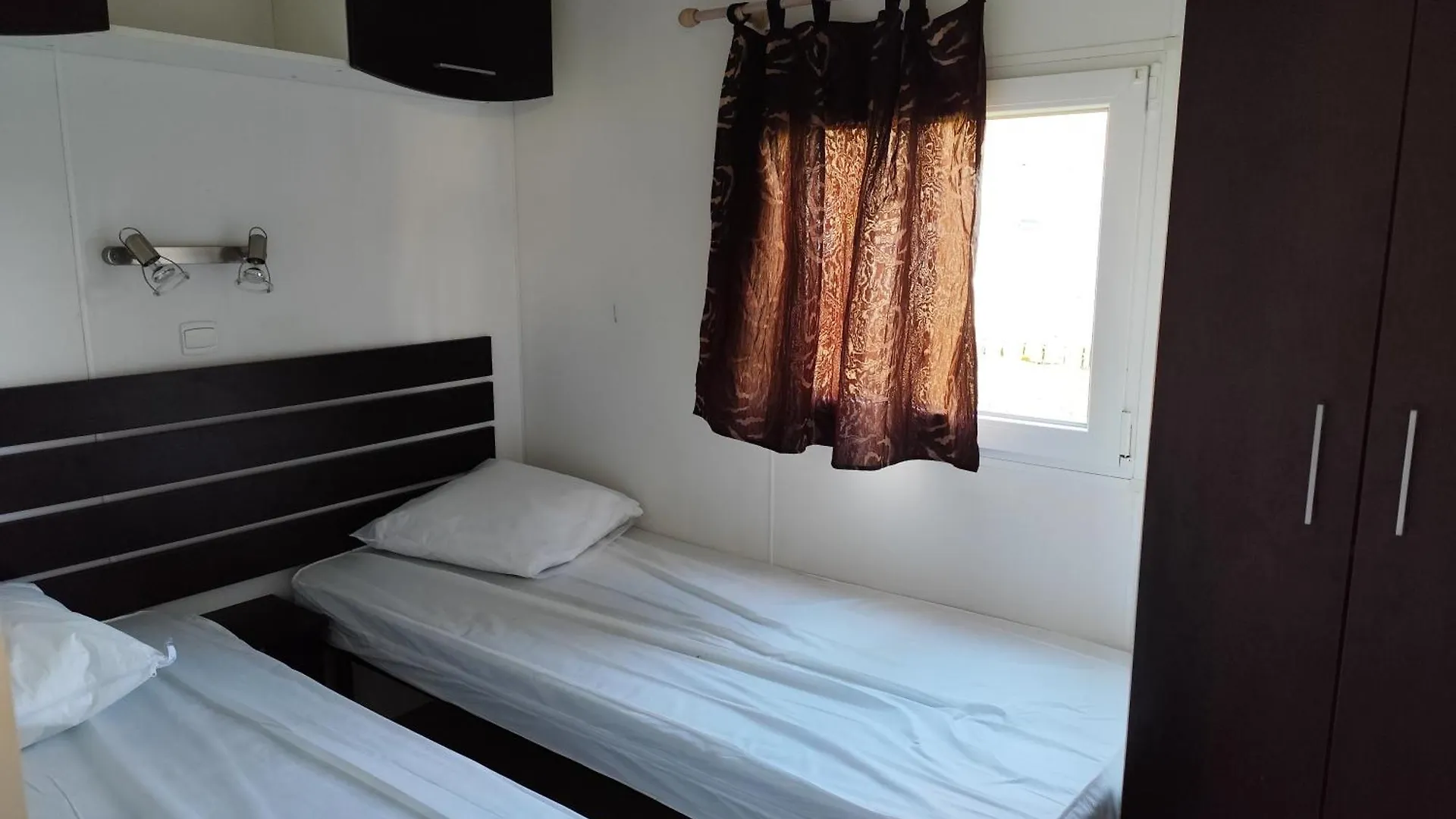 مكان تخييم Camping De La Vallee Du Doux Boucieu-Le-Roi فرنسا